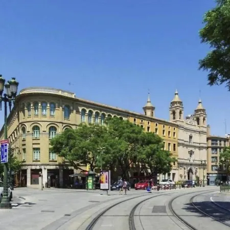 Moderno En El Corazon De Con Posibilidad De 2 Garajes Apartment